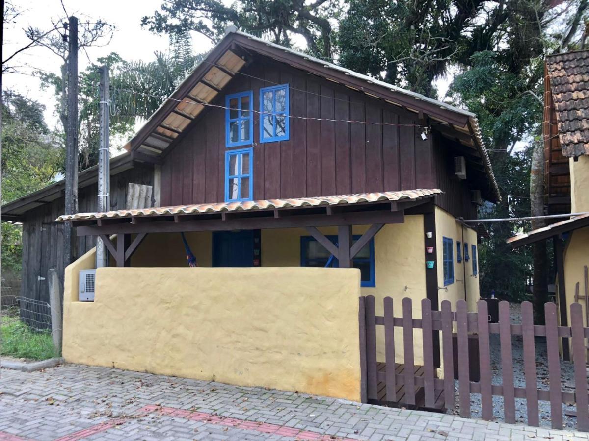 Chalés no centro de Bombinhas Villa Esterno foto