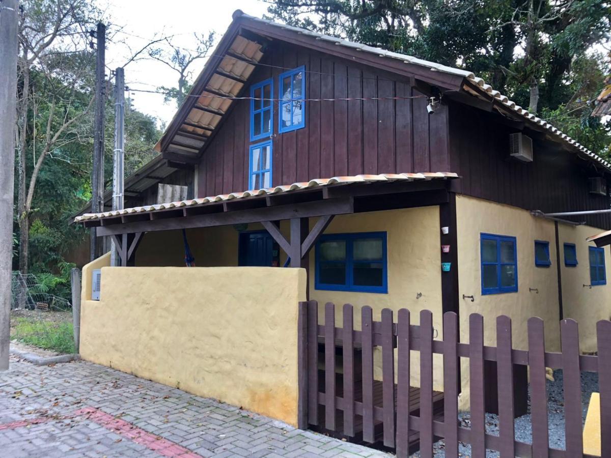 Chalés no centro de Bombinhas Esterno foto