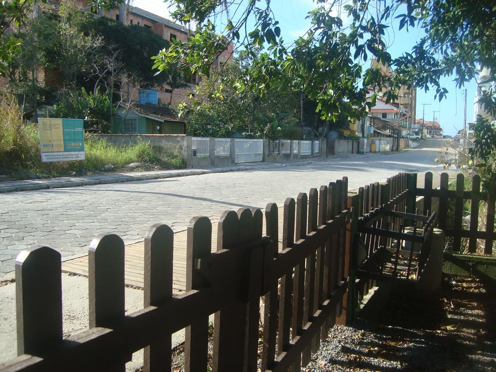 Chalés no centro de Bombinhas Villa Esterno foto