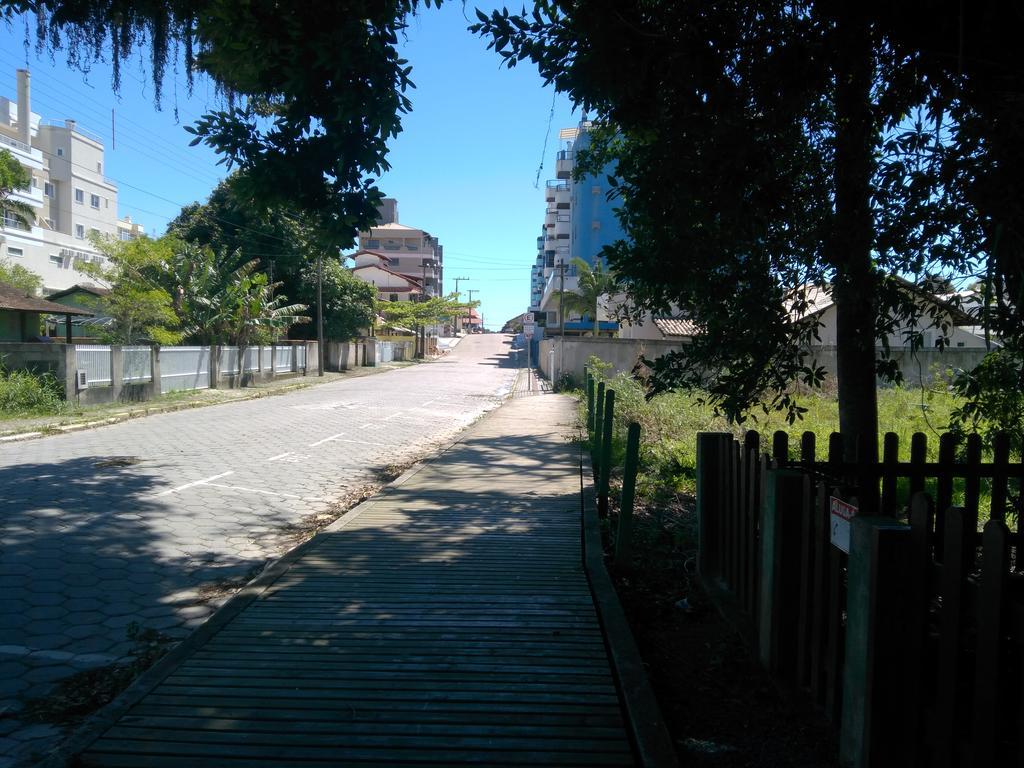 Chalés no centro de Bombinhas Villa Esterno foto