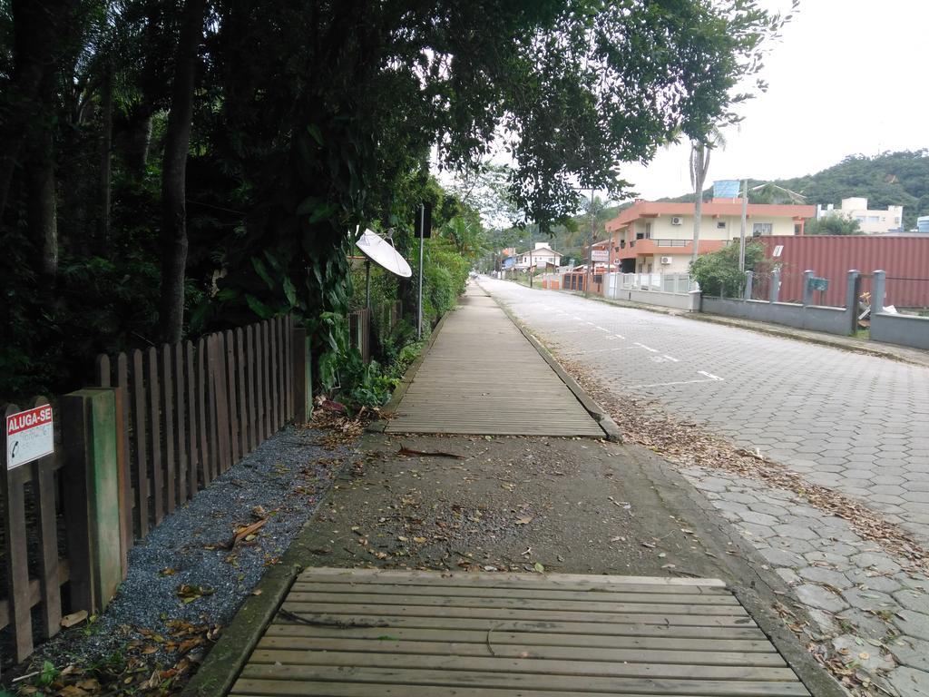 Chalés no centro de Bombinhas Villa Esterno foto